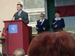 Uroczystość nadania szkole imienia Jana Pawła II - wystapienie Przewodniczącego Rady Gminy Tarnowo Podgórne.