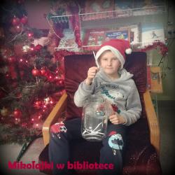 Mikołajki w bibliotece - losowanie nagród.
