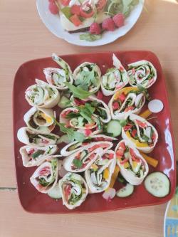 Fit śniadanie - kolorowe tortille.