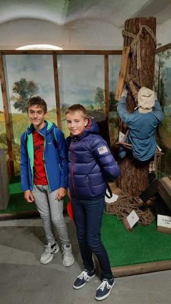 Klasy 7b i 7e na wycieczce do Muzeum Pszczelarstwa w Swarzędzu.