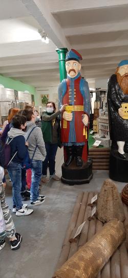 Klasy 7b i 7e na wycieczce do Muzeum Pszczelarstwa w Swarzędzu.