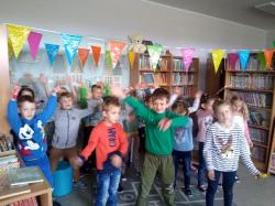 Odziały przedszkole podczas zajęć tematycznych „Jesienne zwierzę”.