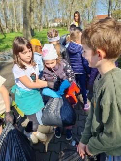Akcja Sprzątamy dla Polski - uczniowie.