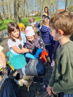 Akcja Sprzątamy dla Polski - uczniowie.