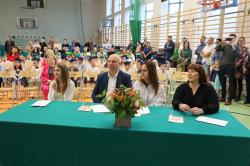 Pasowanie - Dyrekcja, Przewodniczący Rady Rodziców oraz Przewodnicząca Samorządu Uczniowskiego.