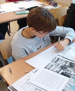 Powstańcy’44 – pamiętamy. Uczniowie SP1 podczas zajęć tematycznych.