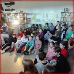 Festiwal Piosenki Świątecznej w bibliotece szkolnej - publiczność.