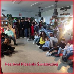 Festiwal Piosenki Świątecznej w bibliotece szkolnej - publiczność.