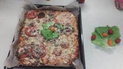 Pizza przygotowana przez uczniów.