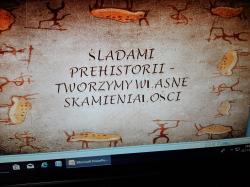 Uczniowie SP1 biorący udział w zajęciach podczas Nocy Naukowców.