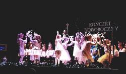 Koncert noworoczny w SP1 - występy artystycznie uczniów.