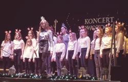 Koncert noworoczny w SP1 - występy artystycznie uczniów.
