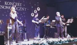 Koncert noworoczny w SP1 - występy artystycznie uczniów.