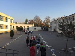 Próbna ewakuacja szkoły - zajęcia ze strażą pożarną.