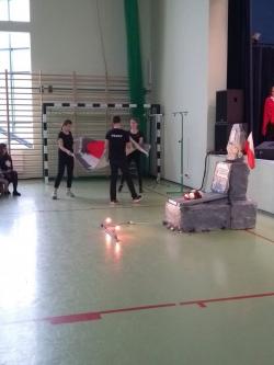 Obchody 100 rocznicy odzyskania Niepodległości w SP1 - przedstawienie.