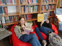 Dzień Kobiet w bibliotece.