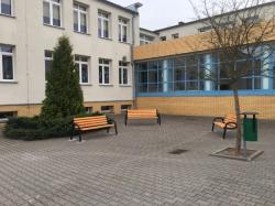 Dziedziniec szkolny.