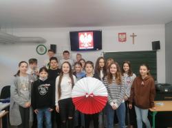 Szkoła do hymnu - klasa 7d.