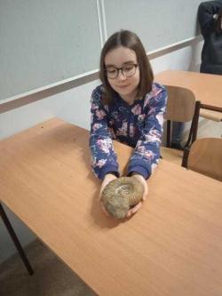 Uczniowie biorący udział w Nocy Naukowców w SP1.