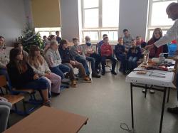Uczniowie uczestniczący w zajęciach Mobilnego Laboratorium.