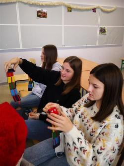 Uczniowie uczestniczący w zajęciach Mobilnego Laboratorium.