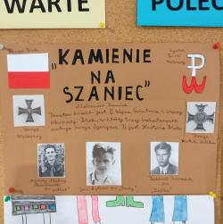 Plakaty przygotowane przez uczniów na konkurs czytelniczo-plastyczny.