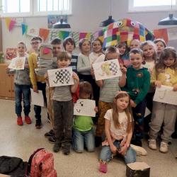 Uczniowie klas 0b i 1b.