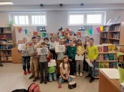 Uczniowie klas 0b i 1b.