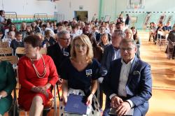 Jubileusz 60-lecia Szkoły Podstawowej nr 1 - dyrekcja wraz z zaproszonymi gośćmi.