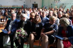 Jubileusz 60-lecia Szkoły Podstawowej nr 1 - dyrekcja wraz z zaproszonymi gośćmi.