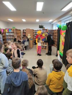 Dzień Kubusia Puchatka w bibliotece szkolnej.