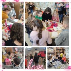 Oddział przygotowawczy 1-3 w walentynkowej bibliotece.