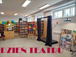 Dzień Teatru w bibliotece szkolnej.