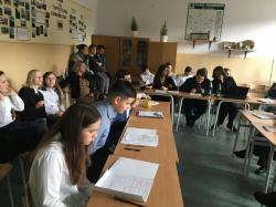 VIII Otwarte Mistrzostwa Poznania Debat Oksfordzkich - drużyna SP1 podczas turniejowych zmagań.