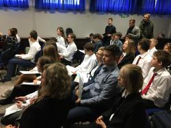 VIII Otwarte Mistrzostwa Poznania Debat Oksfordzkich - drużyna SP1 podczas turniejowych zmagań.