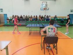 Rywalizacja w turnieju szkolnej ligi tenisa stołowego