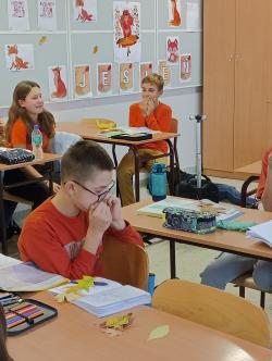 Lekcja języka polskiego - gra na liściu