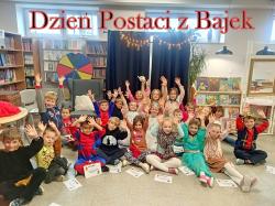 Spotkanie z teatrzykiem kamishibai w ramach dnia postaci  bajek - uczniowie