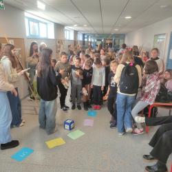 Gry i zabawy z okazji Dnia Pluszowego Misia w SP1.