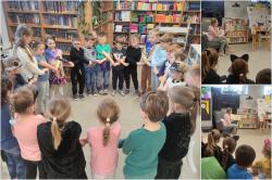Uczniowie podczas zajęć w bibliotece pt. "W kocim świecie".