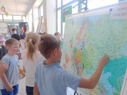 20 lat Polski w Unii Europejskiej - uczniowie SP1 podczas specjalnych zajęć edukacyjnych.