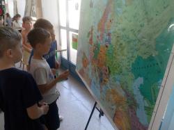 20 lat Polski w Unii Europejskiej - uczniowie SP1 podczas specjalnych zajęć edukacyjnych.
