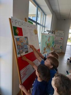20 lat Polski w Unii Europejskiej - uczniowie SP1 podczas specjalnych zajęć edukacyjnych.