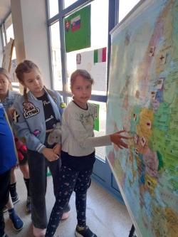 20 lat Polski w Unii Europejskiej - uczniowie SP1 podczas specjalnych zajęć edukacyjnych.