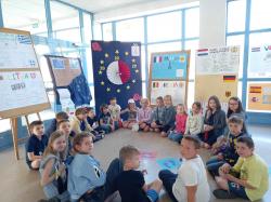 20 lat Polski w Unii Europejskiej - uczniowie SP1 podczas specjalnych zajęć edukacyjnych.