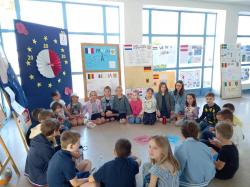 20 lat Polski w Unii Europejskiej - uczniowie SP1 podczas specjalnych zajęć edukacyjnych.