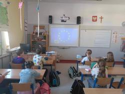 20 lat Polski w Unii Europejskiej - uczniowie SP1 podczas specjalnych zajęć edukacyjnych.