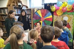 Dzień Kubusia Puchatka w bibliotece szkolnej.